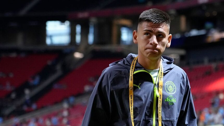 Echeverri, del Manchester City, en duda por lesión: Se pierde entrenamiento