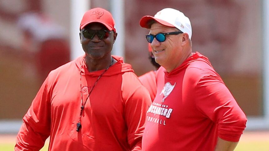 Bucs Aseguran Futuro: Bowles y Licht Renovados con Contratos Multianuales