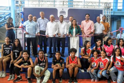 Kelvin Cruz entrega multiuso Garibaldi Almonte en Cotuí, ¡completamente renovado!