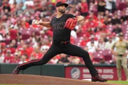 Martinez cerca del No-Hitter y Steer con 3 HRs impulsan a los Reds
