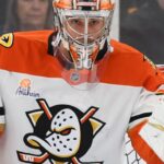 Ducks traspasan a John Gibson a Detroit; Mrazek y picks a Anaheim