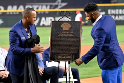 Andrus al Salón de la Fama de los Rangers: Beltré presente en la inducción