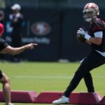 Mac Jones busca revivir su carrera con 49ers: Shanahan lo entrena duro