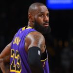 LeBron James activa opción: 52.6M y vigila movimientos Lakers