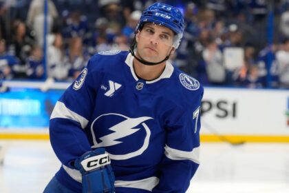 Lightning Corta a Sheary: Veterano Va a Waivers, Kraken También Actúa