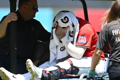 Arias, Shortstop de los Guardians, Sale Lesionado: Preocupación en Cleveland