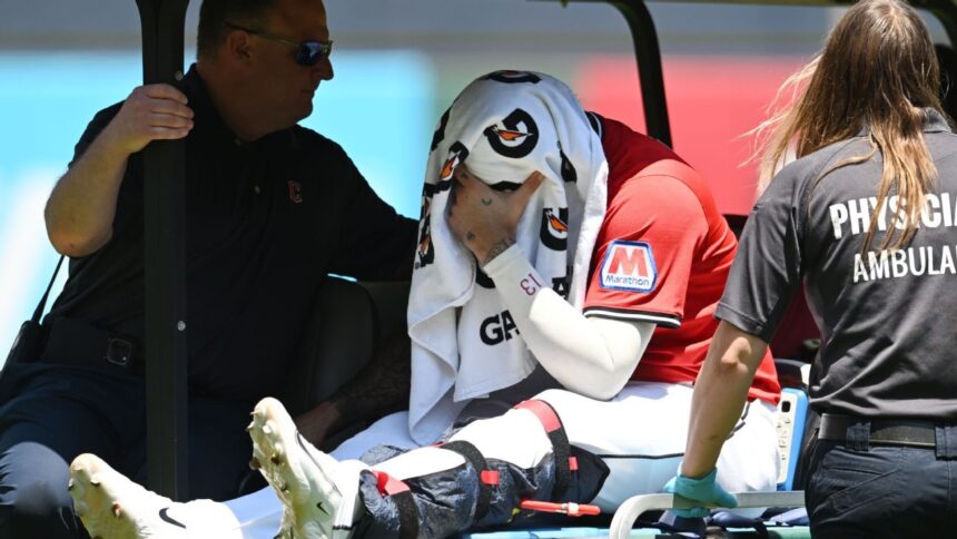 Arias, Shortstop de los Guardians, Sale Lesionado: Preocupación en Cleveland
