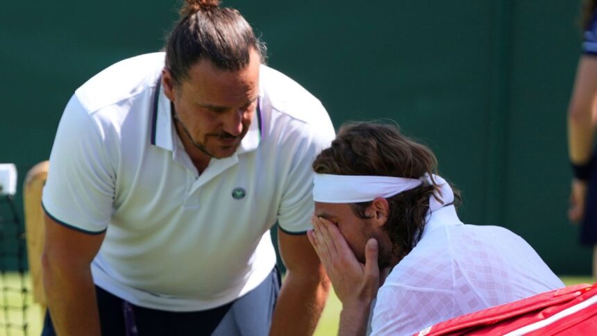 Tsitsipas se Retira en Wimbledon por Lesión: Sin Respuestas a Problemas Físicos