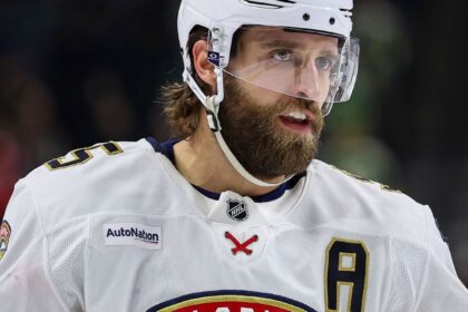Ekblad Firma Extensión con Panthers: Ocho Años y Clave en la Defensa