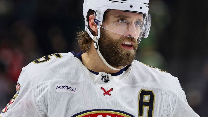 Ekblad Firma Extensión con Panthers: Ocho Años y Clave en la Defensa