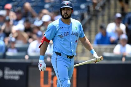 Santander: Hombro no cede, Jays esperan regreso; Bichette ausente por rodilla