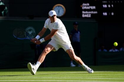 Draper Avanza en Wimbledon; Baez se Retira por Lesión