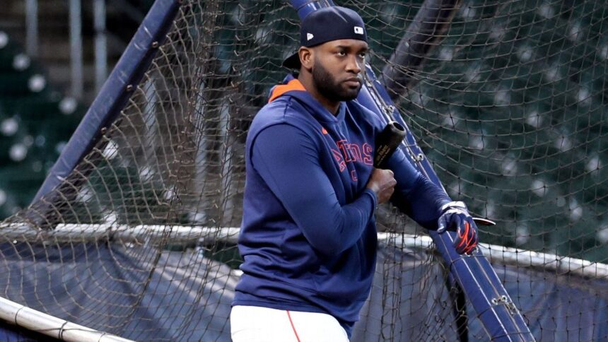 Yordan Alvarez: Revés en Recuperación de Mano, Astros Buscan Especialista