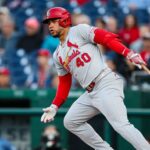 Contreras, de los Cardenales, en duda tras pelotazo; podría perderse el miércoles