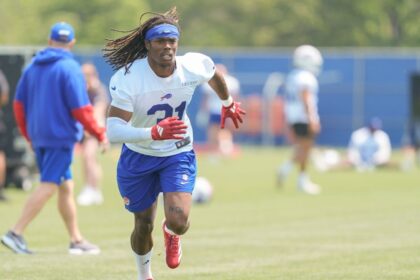 Acusación de Agresión Sexual: Mujer Demanda a Maxwell Hairston de Bills