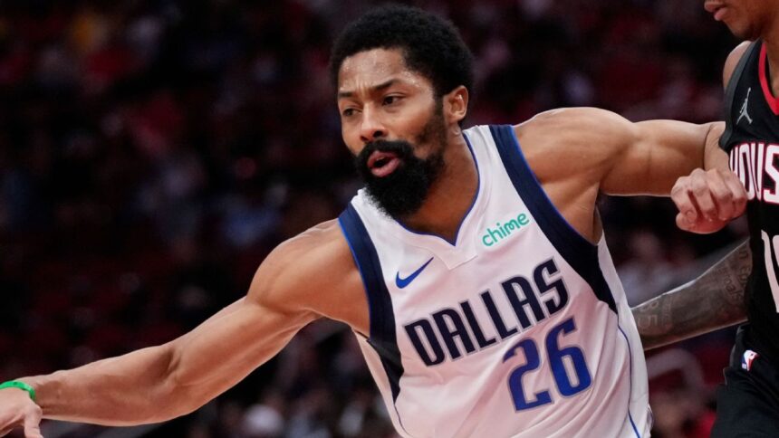 Hornets Fichan a Spencer Dinwiddie: Refuerzo Clave en 1 Año