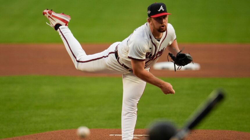 Schwellenbach, As de los Braves, Sufre Fractura en Codo; Lista de Lesionados Aumenta