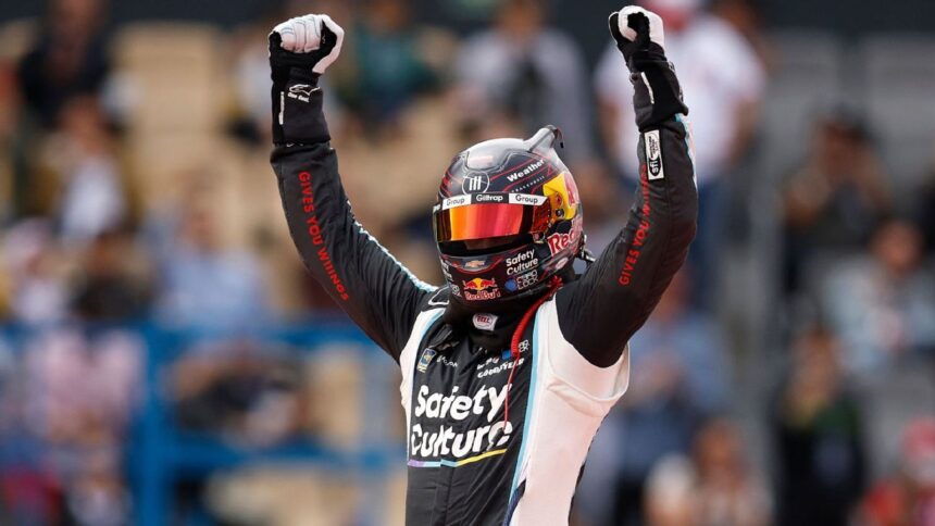 Van Gisbergen Regresa a Chicago: El Inicio Estelar en NASCAR