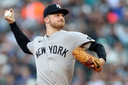 Schmidt abandona juego por molestia en el antebrazo: Yankees preocupados