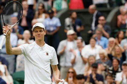 Sinner Imparable en Wimbledon: Avanza sin Ceder Servicio y en Gran Forma