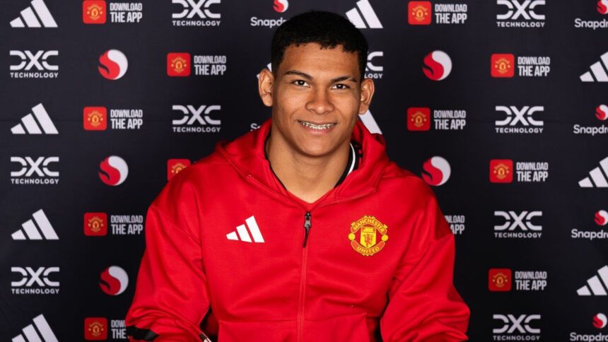 Manchester United Ficha al Defensa Paraguayo Diego León: Promesa al Rojo.