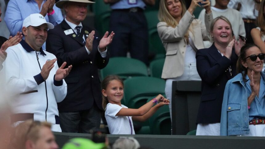 Tara Djokovic roba miradas en Wimbledon con baile de la victoria