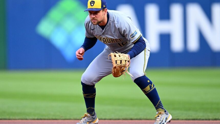 Hoskins, primera base de los Brewers, sale por lesión en el pulgar
