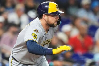 Hoskins (Brewers) Fuera por Pulgar: ¿IL en el Horizonte?