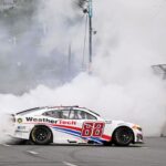 Van Gisbergen arrasa en Chicago: Doble triunfo y dominio en NASCAR
