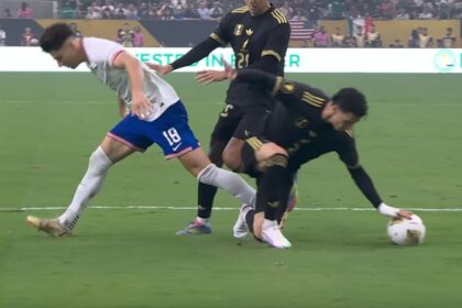 VAR: Polémica en la final de la Copa Oro, ¿penal no pitado a EEUU?