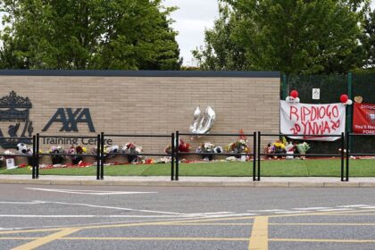 Liverpool Retoma Entrenamientos: Homenaje a Diogo Jota Tras Tragedia