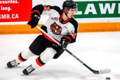 McKenna, Futura Estrella NHL, Elige Penn State: Impacto en el Hockey Universitario