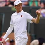 Sinner avanza a semis de Wimbledon tras vencer a Shelton, pese a lesión.