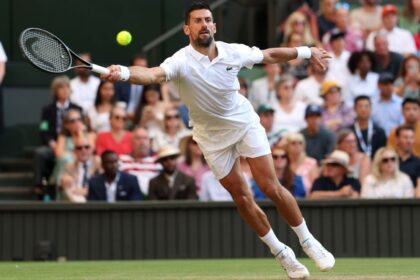 Djokovic conquista semifinal 14 de Wimbledon; Sinner en el horizonte