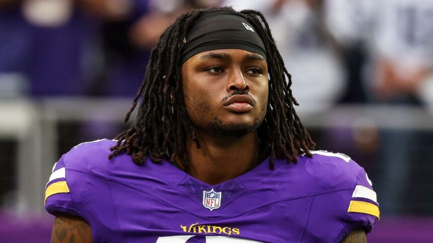 Dallas Turner, Linebacker de los Vikings, Estafado por $240,000 en Fraude Bancario