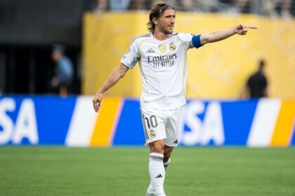Real Madrid Busca Refuerzos Tras Derrota y Despide a Modrić