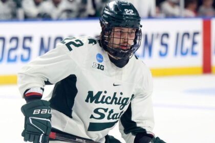 Oilers Fichan a Isaac Howard: Estrella Colegial Refuerza Plantilla