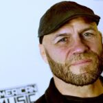 Randy Couture, leyenda de MMA, hospitalizado tras accidente en carrera