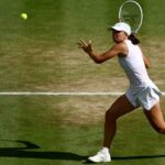 Swiatek Aplasta a Anisimova y Conquista Wimbledon: ¡Dominio Absoluto!