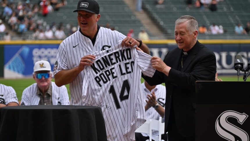 Konerko Honrado: Papa Leo XIV Regala Jersey Autografiada a Leyenda White Sox