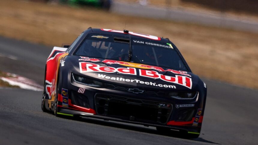 Van Gisbergen Domina Sonoma y Extiende Racha: NASCAR y Récord Histórico