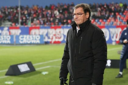 Polonia Contrata a Urban Tras Salida de Probierz y Tensión con Lewandowski