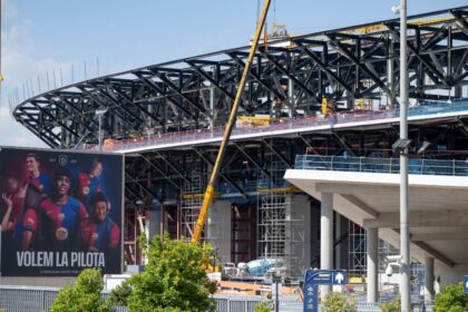 Barcelona retrasa regreso al Camp Nou: Problemas con licencias retrasan reapertura