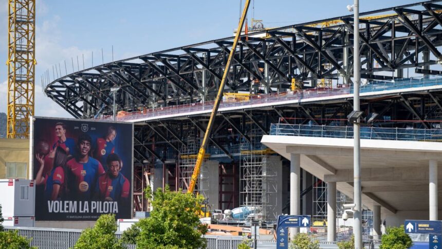Barcelona retrasa regreso al Camp Nou: Problemas con licencias retrasan reapertura