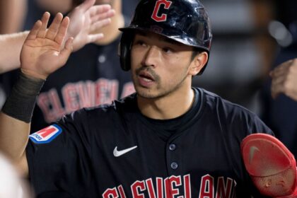 Kwan, fuera del lineup de Guardianes por dolor en la muñeca