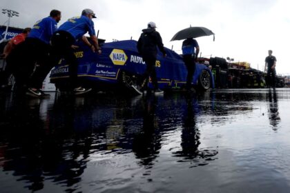Elliott consigue la pole en Dover: Lluvia frena la clasificación NASCAR