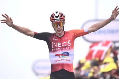 Arensman se corona en Superbagnères; Pogacar retiene el liderato del Tour