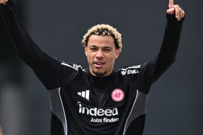 Liverpool cerca de fichar a Hugo Ekitike: Acuerdo por 106M€ con el Frankfurt