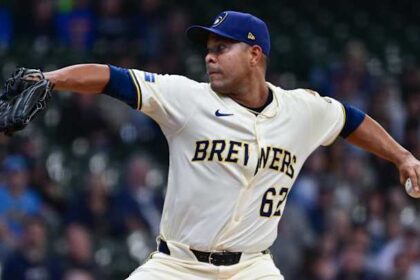 Cerveceros arrasan a Dodgers y lideran la Central de la Liga Nacional