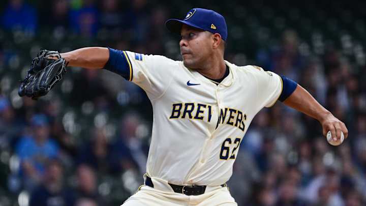 Cerveceros arrasan a Dodgers y lideran la Central de la Liga Nacional